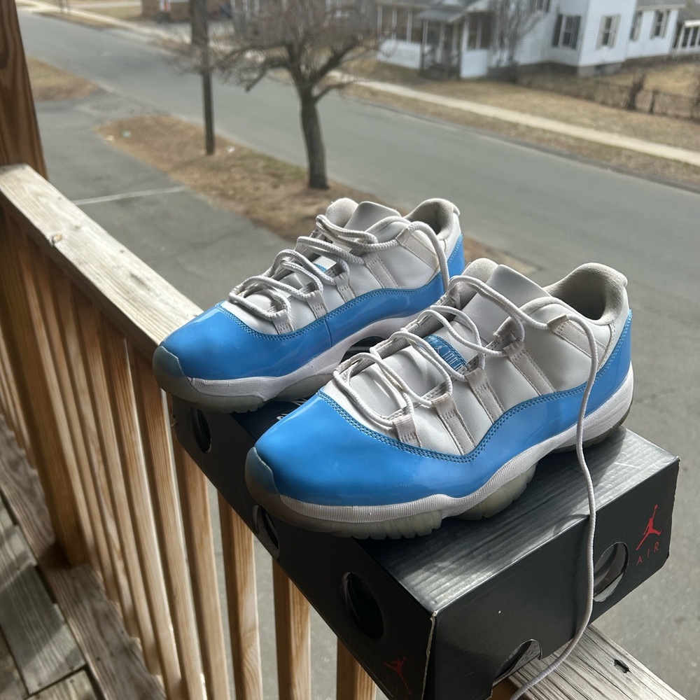 Air Jordan 11 Low Carolina Size 9.5 - Picture 1 of 5